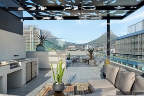 Terrace/patio - Urban Luxe Apartment | Rooftop Pool and Gym (Cape Town)