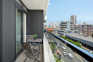 Outdoor dining - Stylish Apartment in the Heart of Sea Point (Cape Town)
