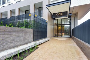 Unclassified image, 3 of 78, button - Sleek Luxury Studio at One Rosebank (Johannesburg)