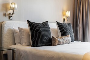 2 bedrooms, iron/ironing board, Internet, bed sheets - Cape Royale | 2 Bed Green Point Escape (Cape Town)