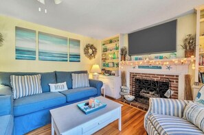 Smart TV, fireplace, DVD player, ping pong