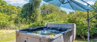 Cozy South Yarmouth Retreat- 2BR with AC. Near beaches. Pet friendly. 