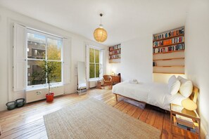 Iron/ironing board, free WiFi, bed sheets - Pass the Keys |Bright and spacious flat in Kentish Town (London)
