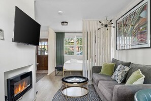 1 habitación, tabla de planchar con plancha, wifi y ropa de cama