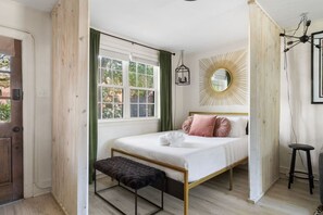 1 habitación, tabla de planchar con plancha, wifi y ropa de cama 