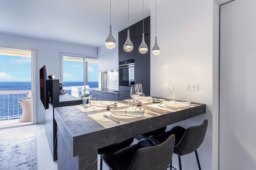 Luxury Top Floor Sea View Downtown Cap d'Ail