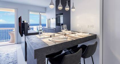 Luxury Top Floor Sea View Downtown Cap d'Ail