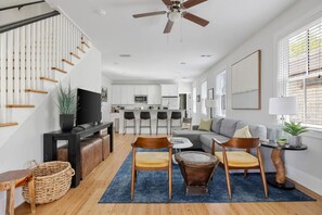 TV - 8BR-Spring Street Retreat ~ 2 Full Homes Together (Charleston)