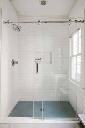 Hair dryer - 2BR/2BA Downtown Charleston on Spring St + Parking (Charleston)