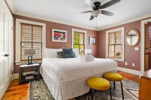 Iron/ironing board, WiFi, bed sheets - 2BR/2BA Downtown Charleston on Spring St + Parking (Charleston)