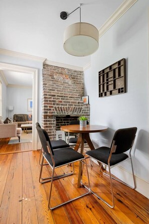 Dining - 2BR/2BA Downtown Charleston on Spring St + Parking (Charleston)