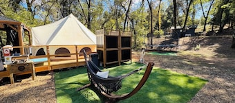 Pleasant Valley Creekside Glamping, Pet Friendly