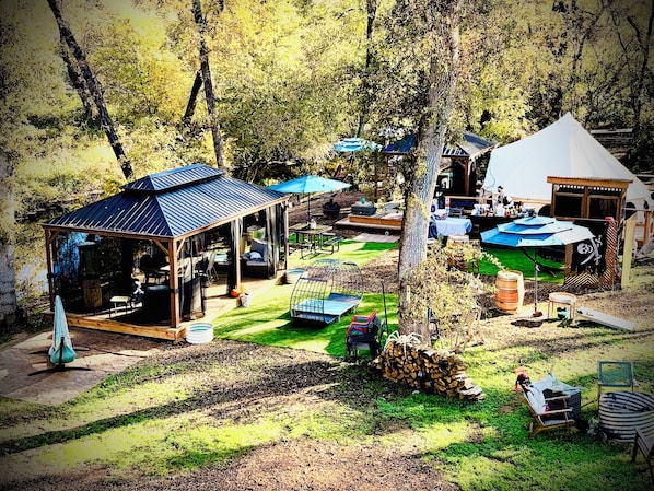 屋外ダイニングエリア