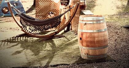 Pleasant Valley Creekside Glamping, Pet Friendly