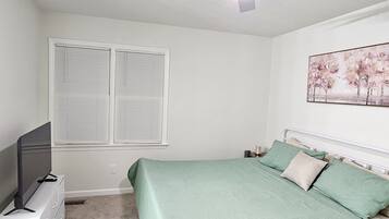 3 bedrooms, desk, iron/ironing board, travel crib