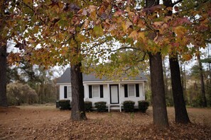 Exterior - Pineview Escape – Peaceful Family Retreat in Angier–Close to Campbell University (Angier)