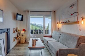 TV - Slow Chalet des Bois 2min walk from slopes : Nordic + Alpine skiing (Manigod)