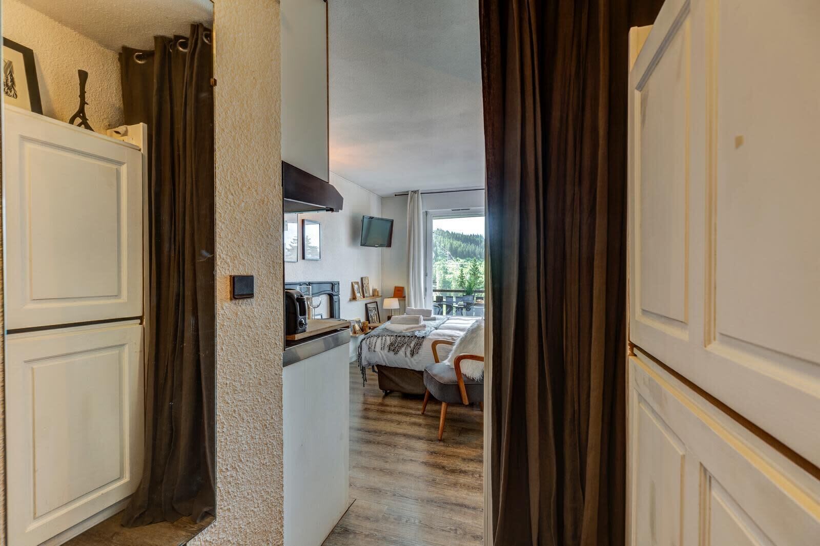 Iron/ironing board, travel crib, bed sheets