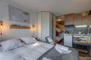 Bügeleisen/Bügelbrett, Reisekinderbett, Bettwäsche
