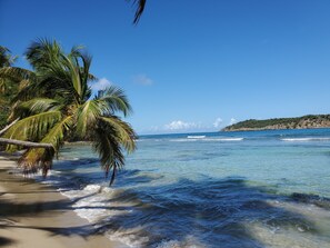 Sun-loungers, beach towels - Sun Mountain Crest Villa is up the mountain with ocean view & centrally located. (St Thomas)