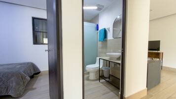 2 bedrooms, desk, WiFi, bed sheets