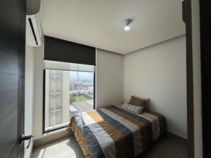 2 slaapkamers, een bureau, wifi, beddengoed