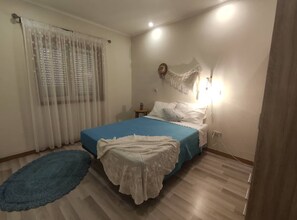 2 chambres, fer et planche à repasser, Wi-Fi, draps fournis