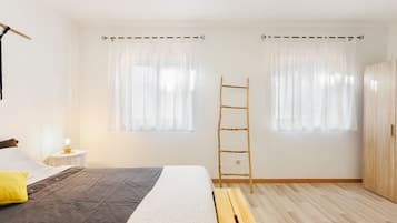 2 habitaciones, tabla de planchar con plancha, wifi y ropa de cama