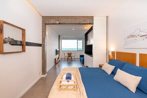 1 bedroom, desk - Studio Beach View in Copacabana A 3196/502 (Rio de Janeiro)