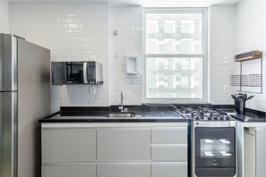 Cookware/dishes/utensils - 2bdrs With Copacabana Beach View A 2936/1202 (Rio de Janeiro)