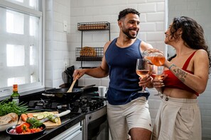 Cookware/dishes/utensils - 2bdrs With Copacabana Beach View A 2936/1202 (Rio de Janeiro)
