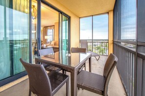 Outdoor dining - Rare Luxurious 3 Bedroom, 3 Bathroom Condo on Marco Island, FL (Marco Island)