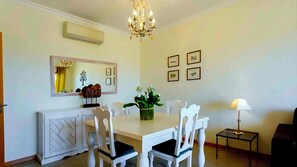 Apartment, 1 Schlafzimmer, Balkon, Gartenblick | Esszimmer