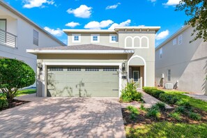 Exterior - Home with Theme Room, Private Pool & Game Room near Disney with Waterpark and. (Kissimmee)