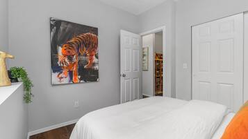 Iron/ironing board, free WiFi