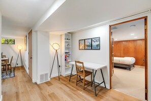 Standaard appartement | Woonruimte | Flatscreentelevisie
