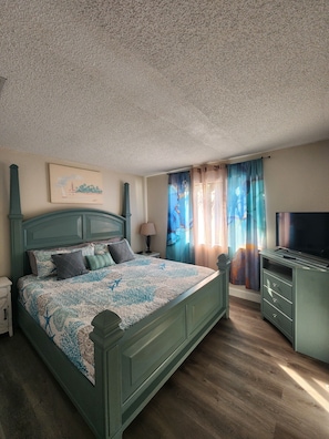 5 bedrooms, iron/ironing board, free WiFi, bed sheets - Seminole Beach Retreat! 8 Beds, Huge Heated Pool, 2 miles to Indian Rocks Beach! (Seminole)
