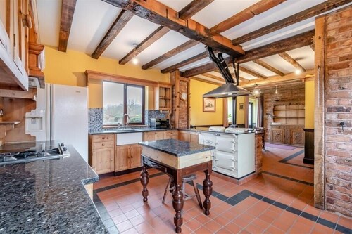 Pritams Gate | 7BR, 4BA, Sleeps 14 l Wishaw