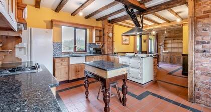 Pritams Gate | 7BR, 4BA, Sleeps 14 l Wishaw