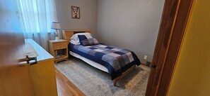 4 bedrooms, iron/ironing board, WiFi, bed sheets - Fantastic 4bd house with ping-pong table & piano - close to state lakes. (Fremont)