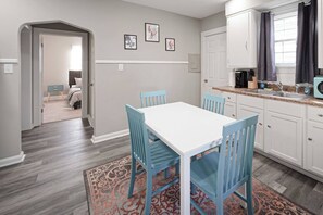 Dining - Adorable Stylish 1bed 1 bath (Evansville)