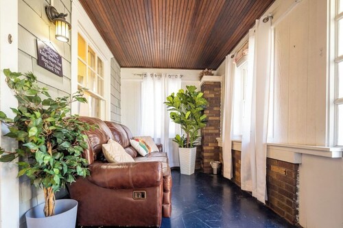 Charming Modern Farmhouse Retreat