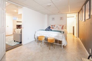 2 bedrooms, iron/ironing board, WiFi, bed sheets