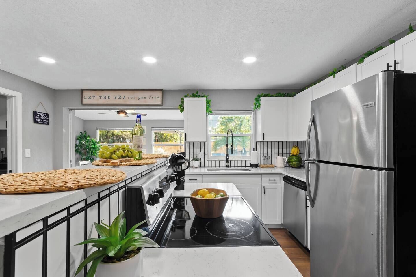 Refrigerador, microondas, horno y parrilla de estufa 