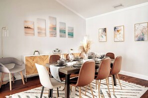 Dining - Waterfront Escape: 5Bed, 3Bath, Heated Pool! (Tampa, FL 33615)