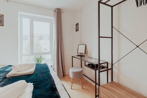 1 bedroom, WiFi - The Dickens Den | 1 Bed Flat in Rochester for 4 (Medway)