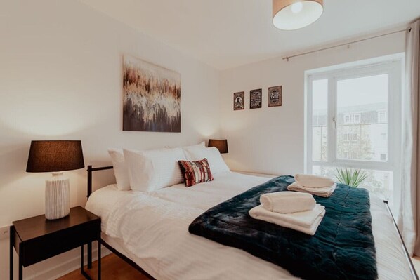 1 bedroom, WiFi - The Dickens Den | 1 Bed Flat in Rochester for 4 (Medway)