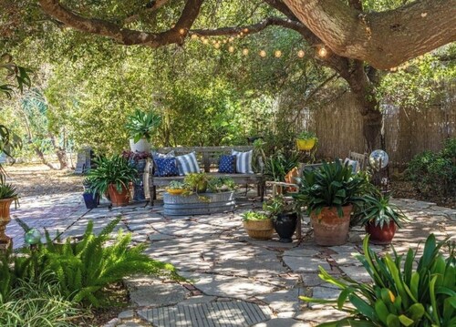 Italian Style 2 Bedroom Guesthouse and Gardens In Beautiful Topanga