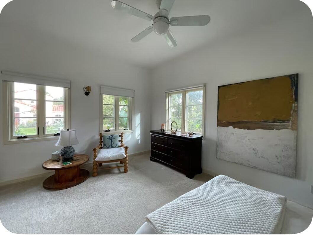 2 habitaciones, tabla de planchar con plancha, wifi y ropa de cama 