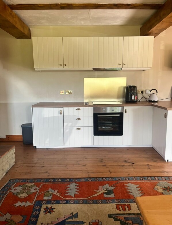 Private kitchen - Perfect 2-bedroom house in enchanting Ashford for a relaxing stay (Ashford)